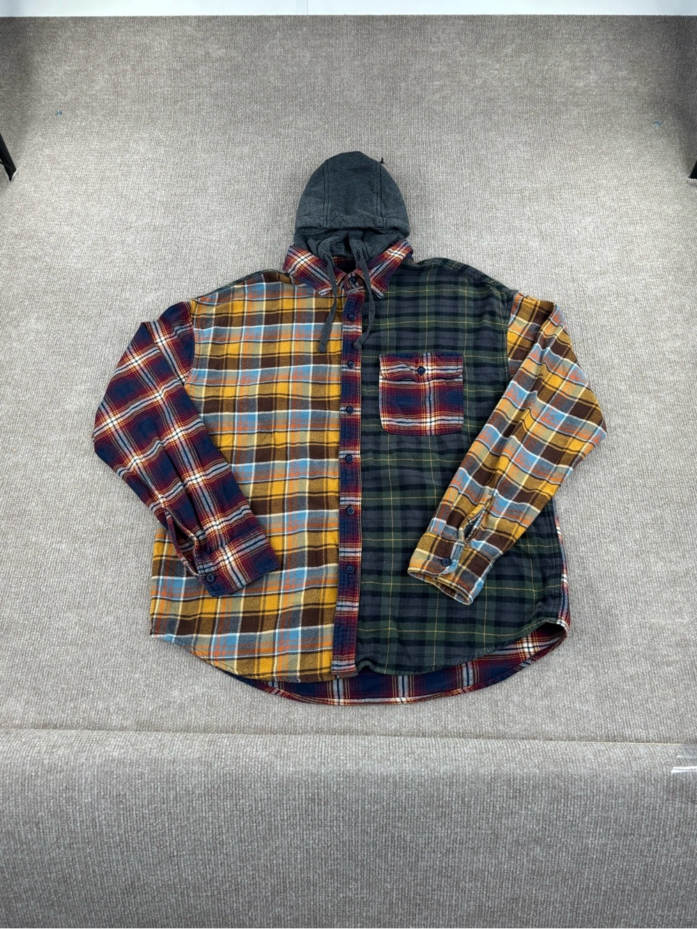 American Eagle Hooded Flannel Mens Medium Quilt Patch Button Up Shirt
